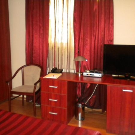Hotel Ary Cluj Napoca Bagian luar foto